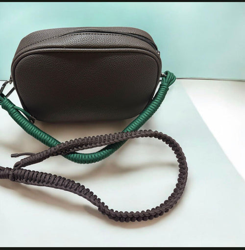 Bolso bandolera de piel sintética – marrón oscuro , violeta