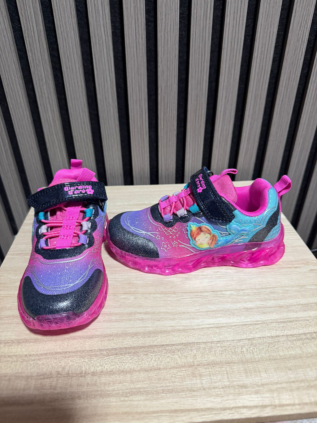 Zapatillas con luces infantiles de colores con diseño brillante, ideales para niñas