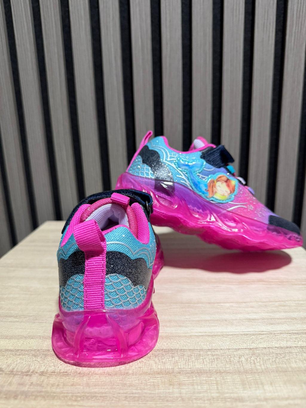Zapatillas con luces infantiles de colores con diseño brillante, ideales para niñas