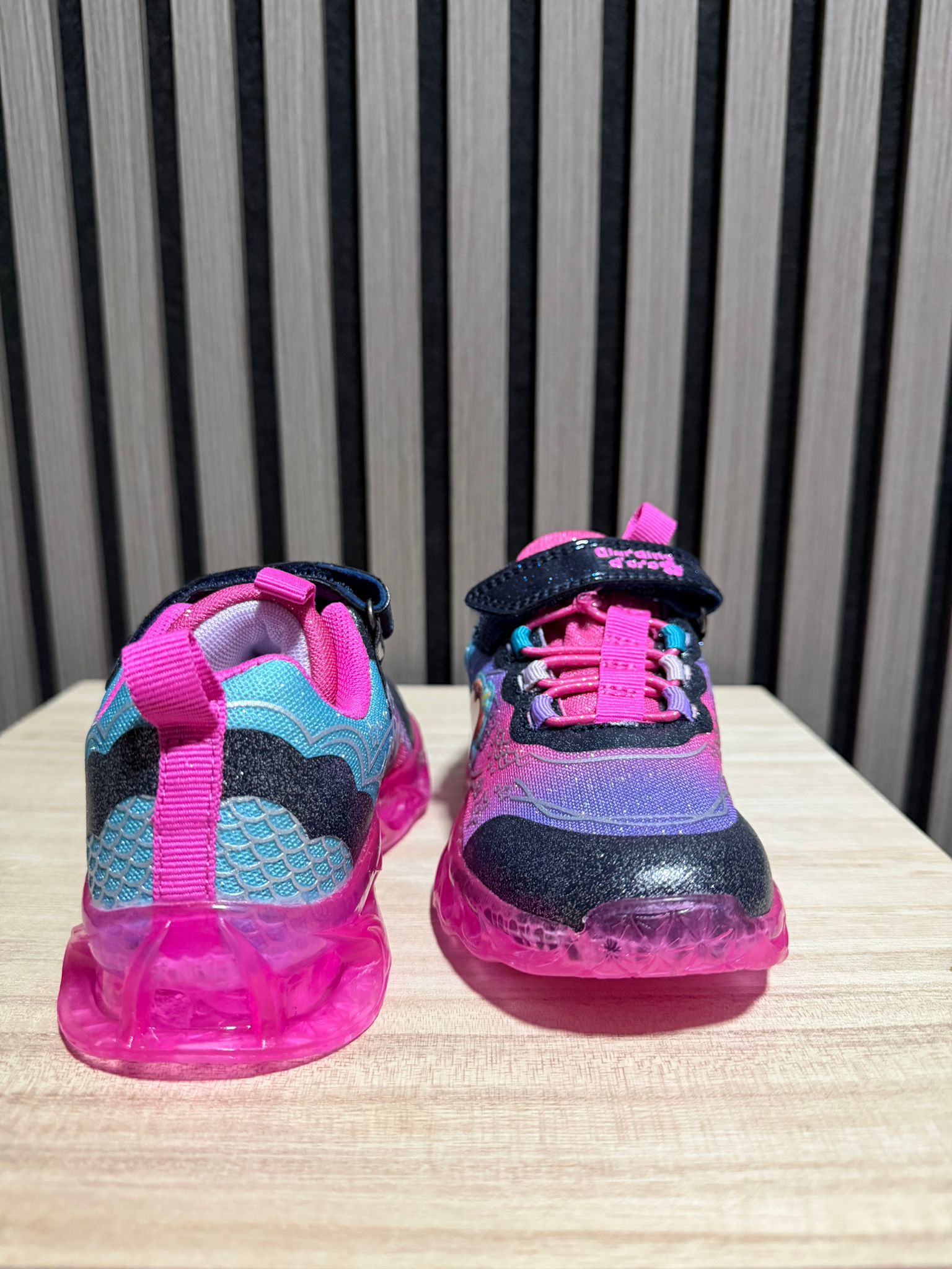 Zapatillas con luces infantiles de colores con diseño brillante, ideales para niñas