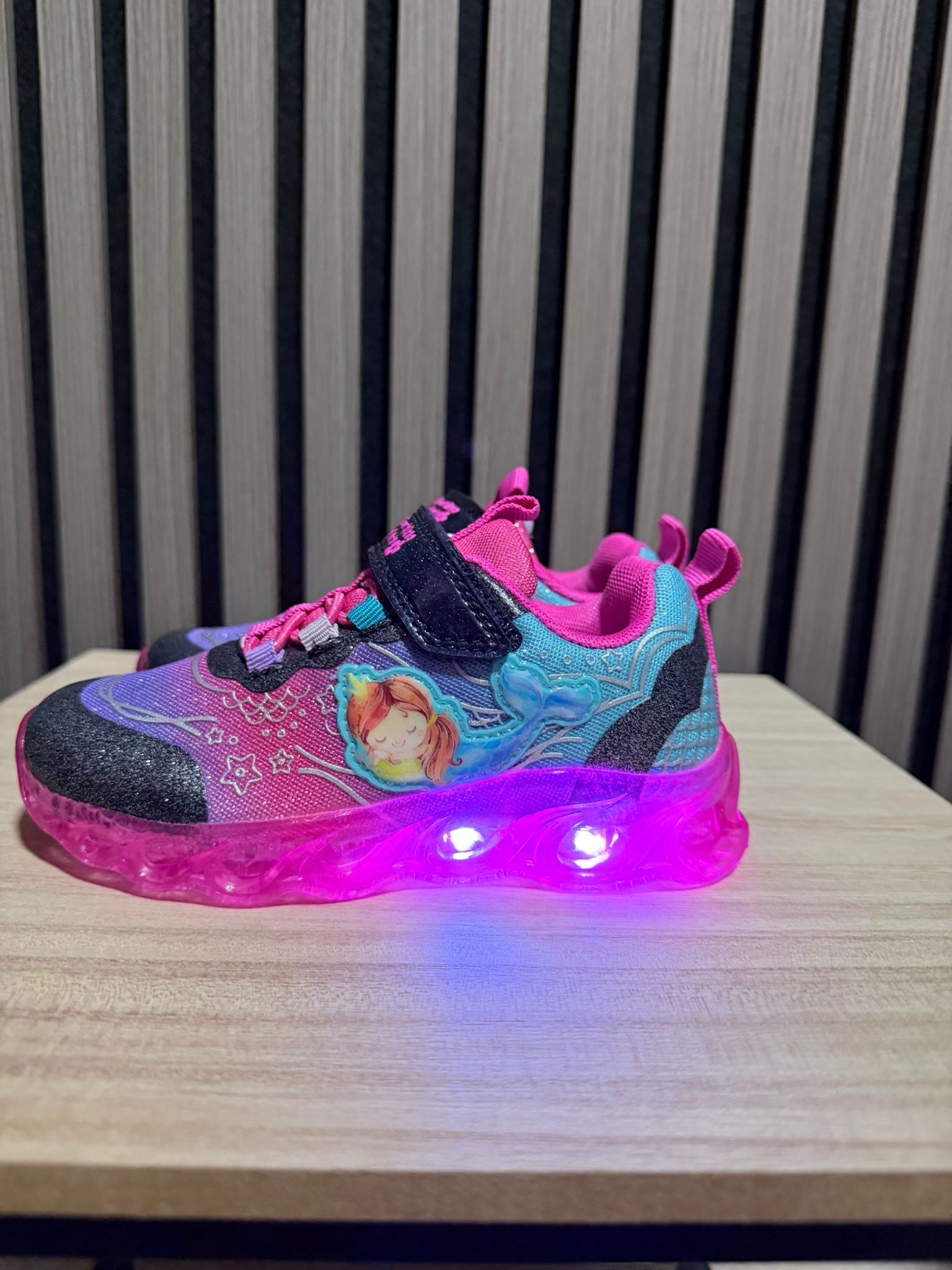 Zapatillas con luces infantiles de colores con diseño brillante, ideales para niñas