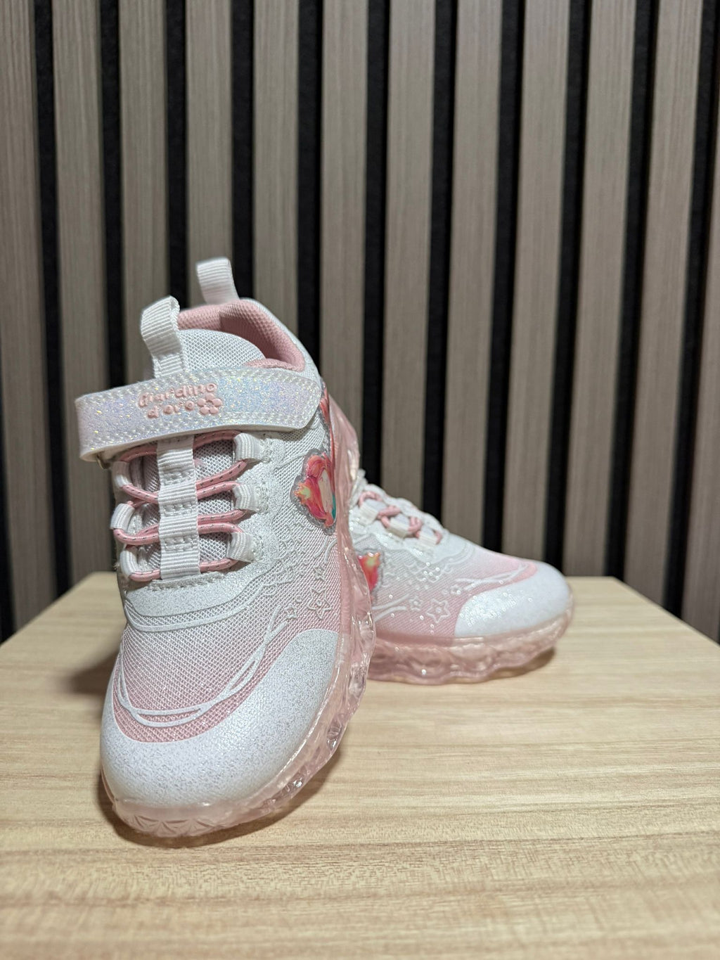 Zapatillas con luces  infantiles estilo unicornio en rosa y blanco