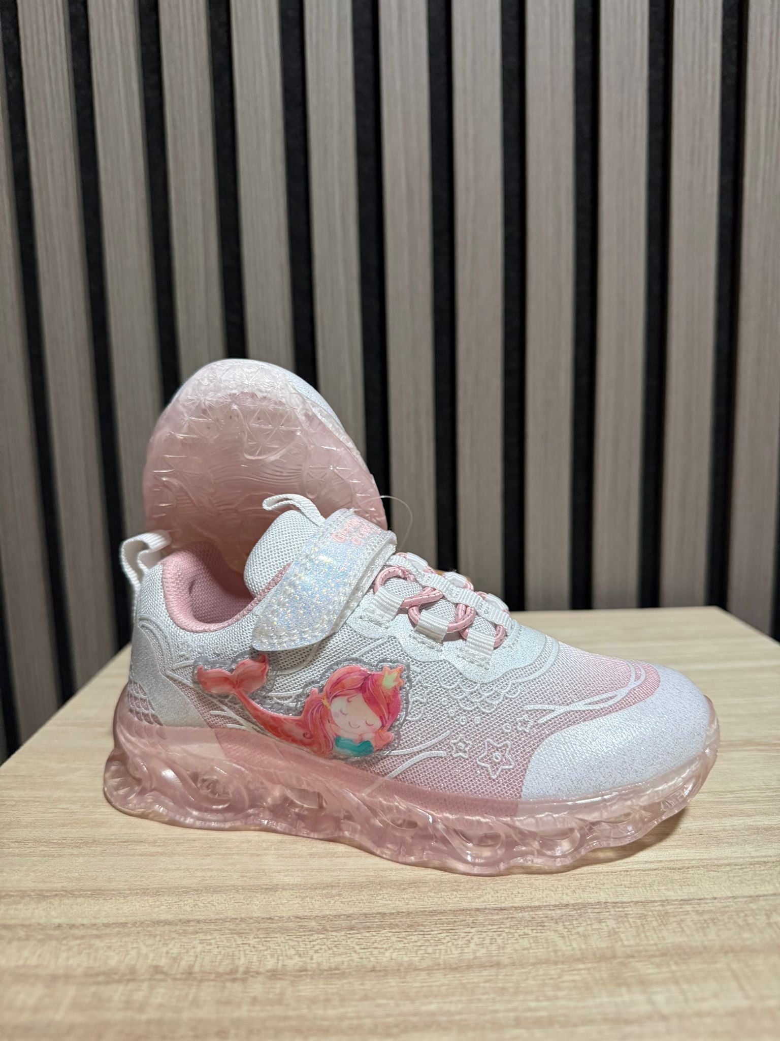 Zapatillas con luces  infantiles estilo unicornio en rosa y blanco